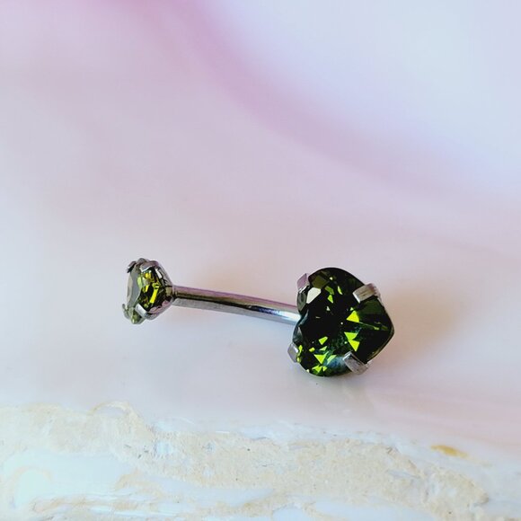 14G Surgical Steel belly ring with Green heart CZ prong set piercing jewelry - Picture 3 of 8